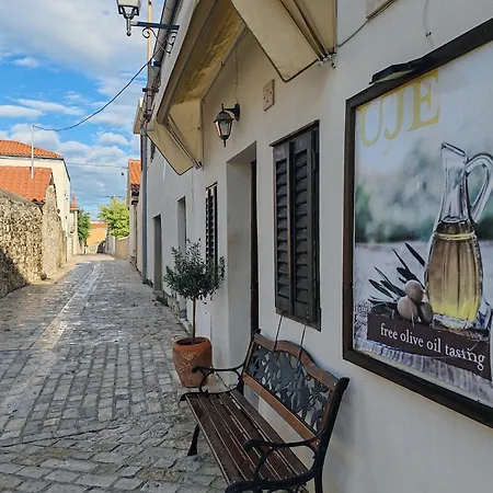 Aenona Heritage House شقة *
