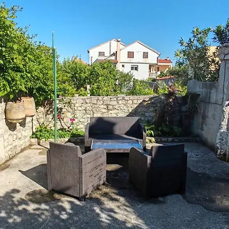 Aenona Heritage House Apartment Nin