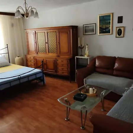 Aenona Heritage House Apartment Nin