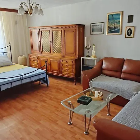 شقة Aenona Heritage House نين
