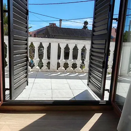شقة Aenona Heritage House نين
