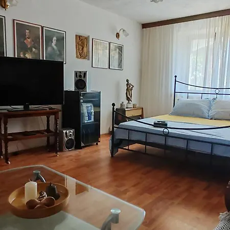 Aenona Heritage House Apartment Nin