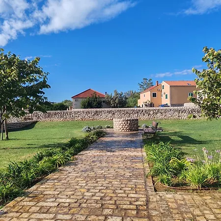 Апартаменты Aenona Heritage House
