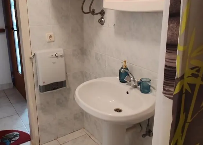 Aenona Heritage House *